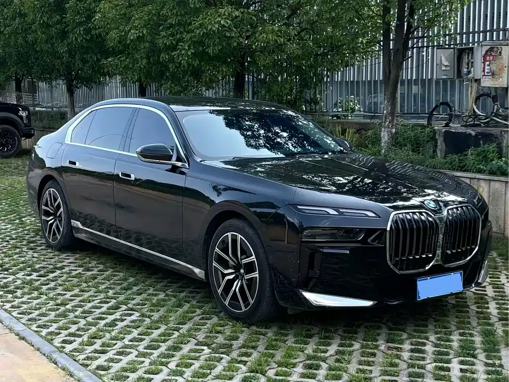 BMW 7 Series 2023 — фото 1