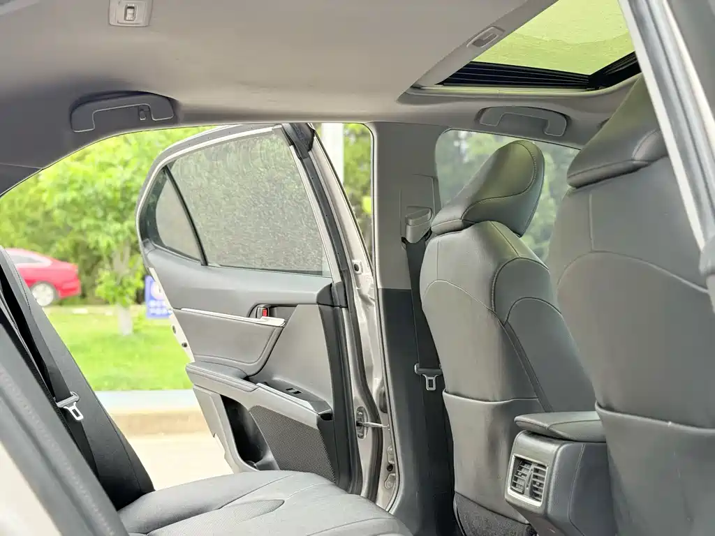 Toyota Camry 2022 — фото 16