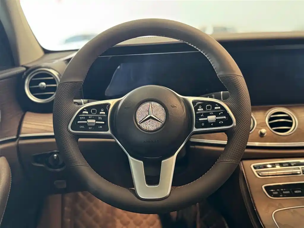 Mercedes-Benz E-Class 2019 — фото 13