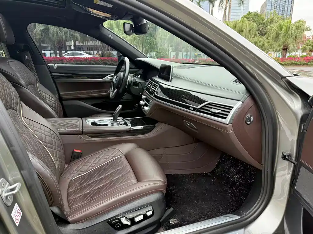 BMW 7 Series 2020 — фото 10