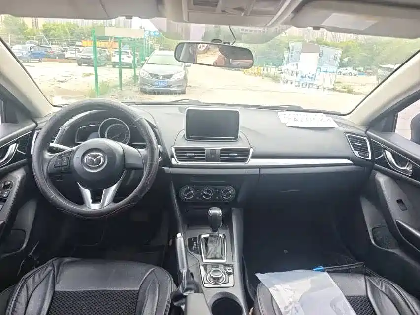 Mazda 3 Axela 2016 — фото 12