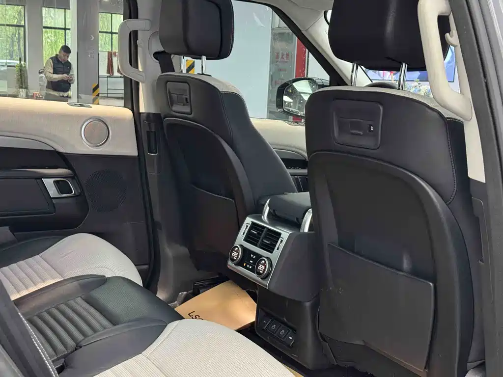 Land Rover Discovery 2021 — фото 16