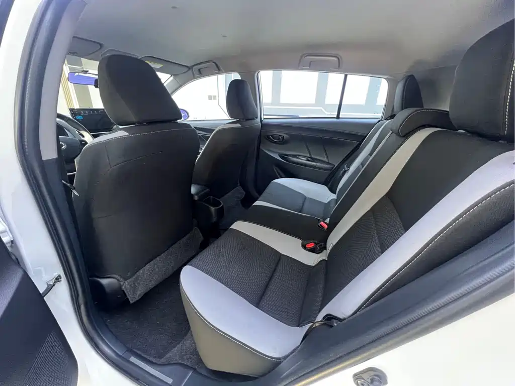 Toyota Yaris L 2022 — фото 8