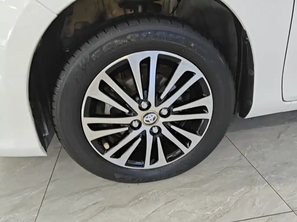 Toyota Yaris L 2018 — фото 23