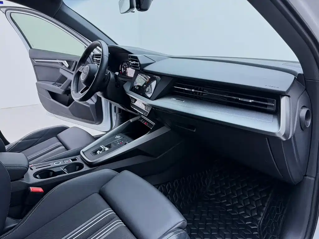 Audi A3 2022 — фото 16