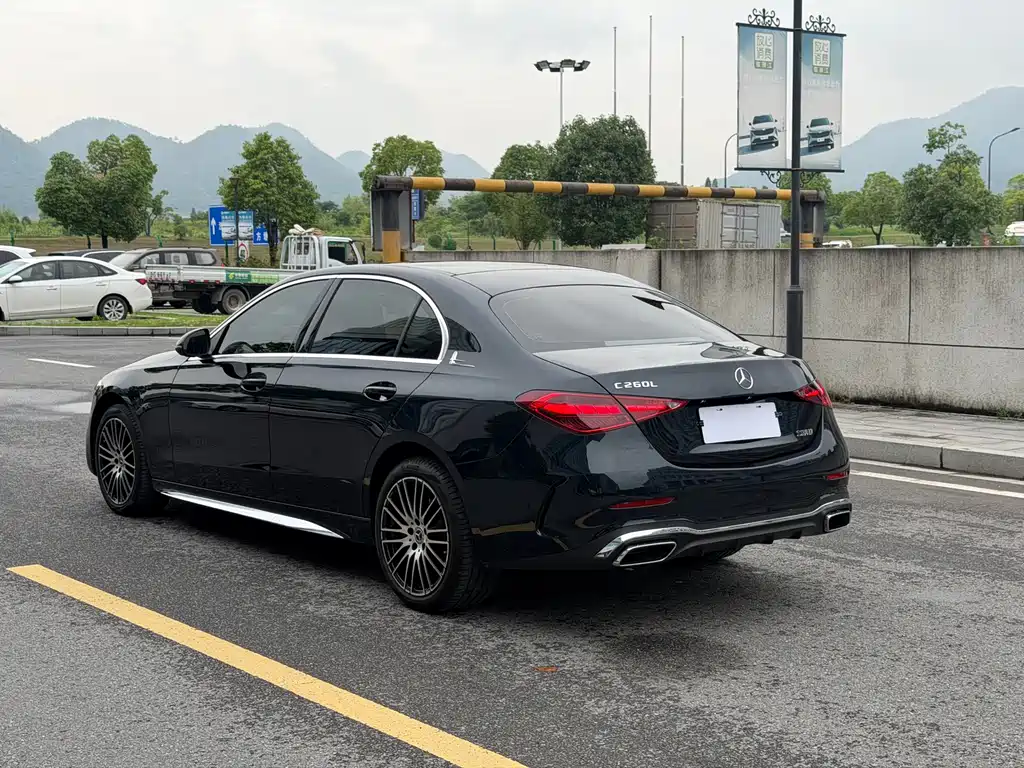Mercedes-Benz C-Class 2024