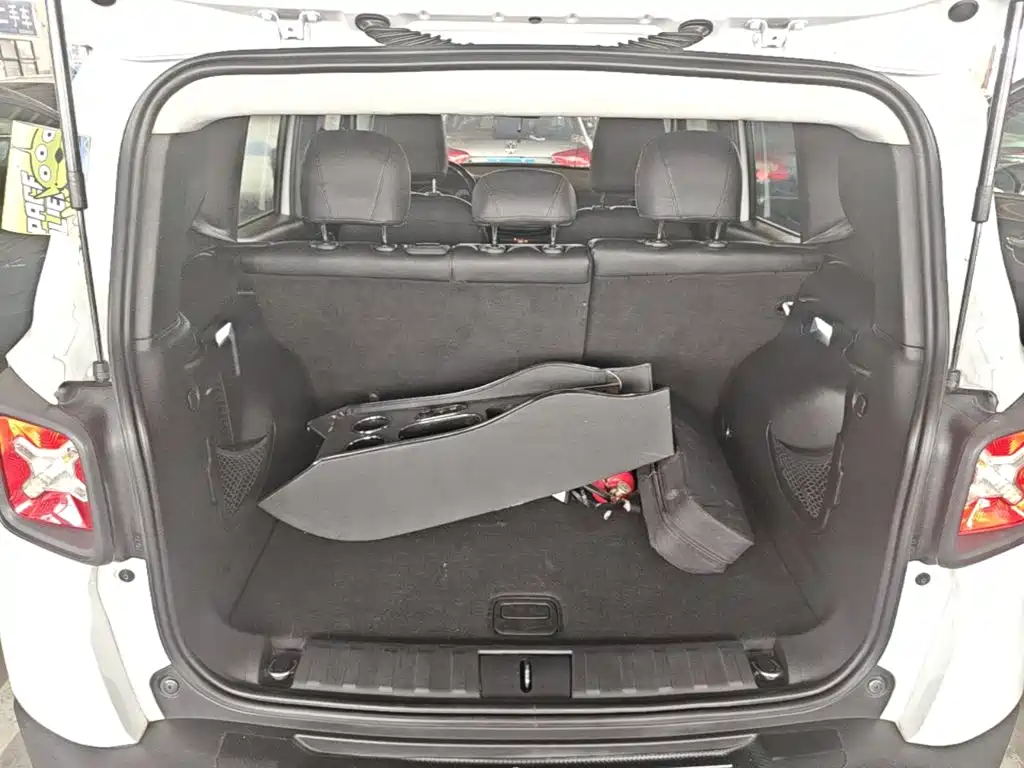 Jeep Renegade 2017 — фото 19