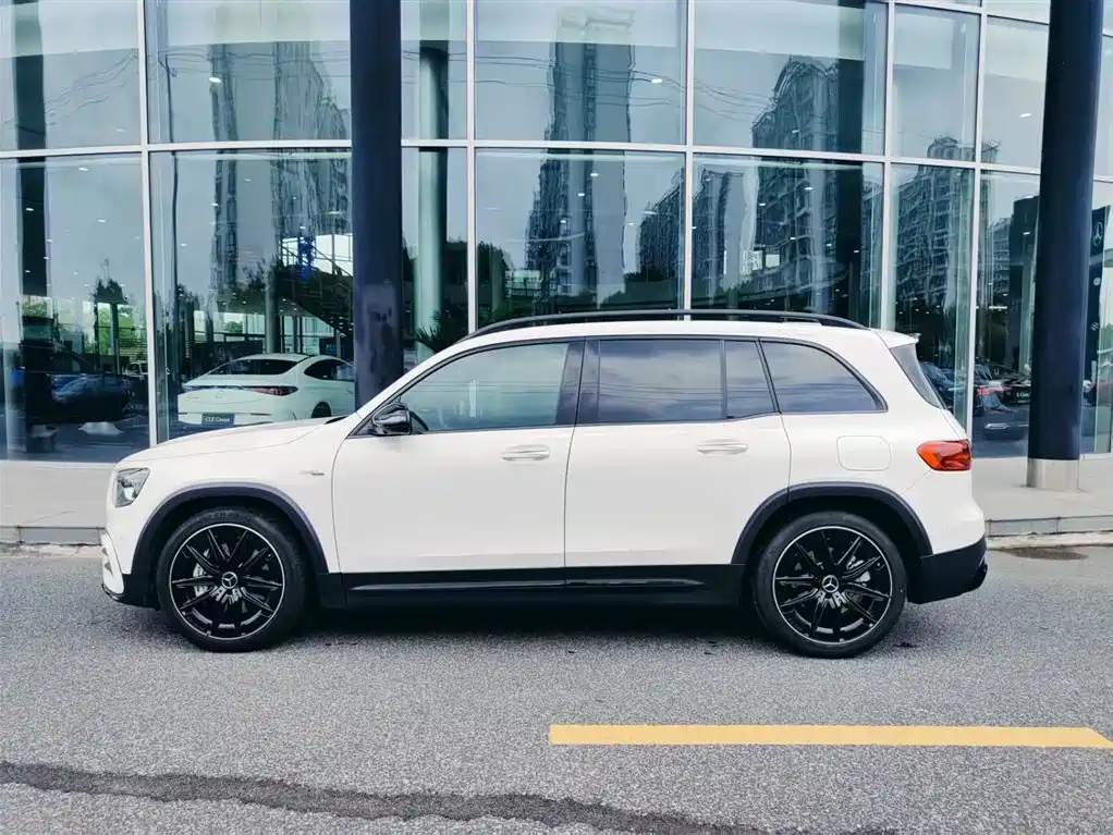 Mercedes-Benz GLB AMG 2025
