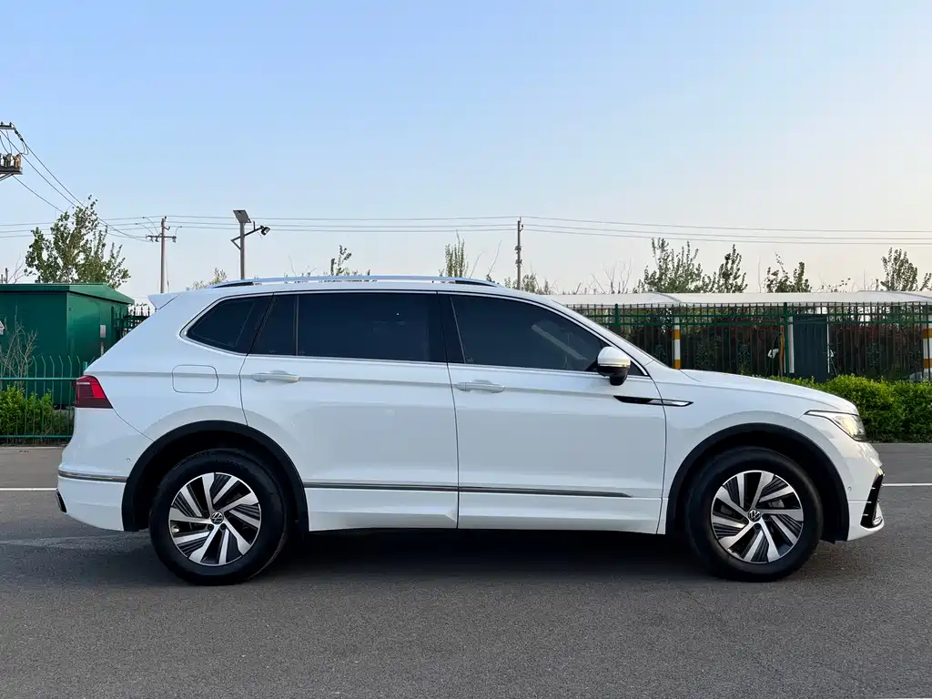 Volkswagen Tiguan L New Energy 2023 — фото 21