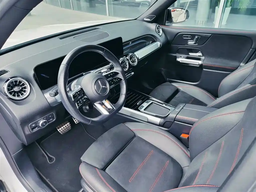 Mercedes-Benz GLB AMG 2025 — фото 9