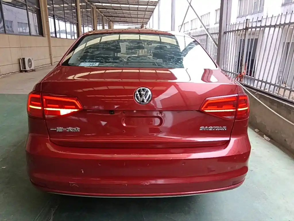 Volkswagen Sagitar 2015