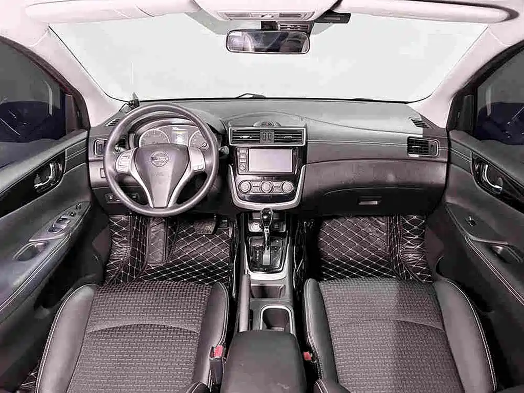 Nissan Tiida 2017 — фото 9