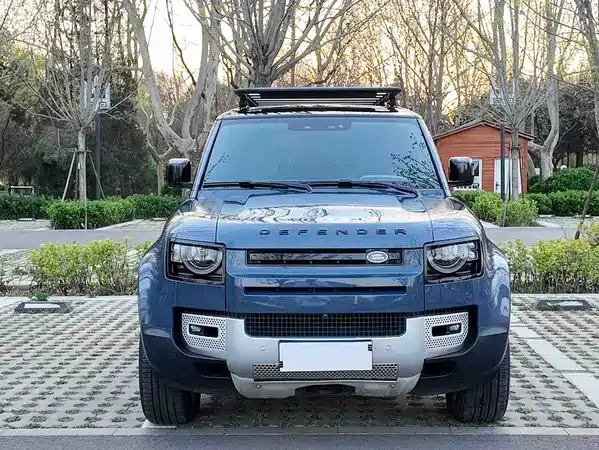Land Rover Defender 2021