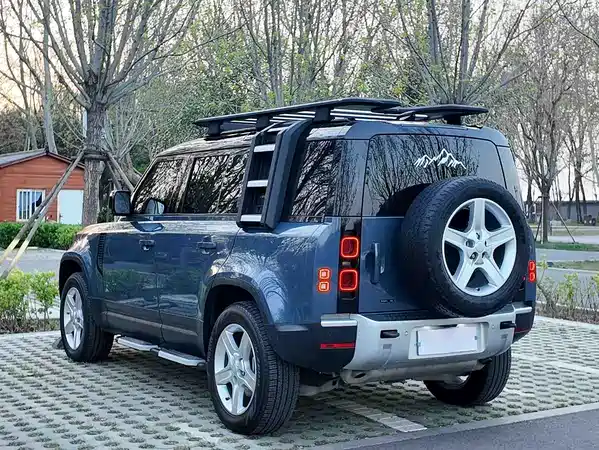 Land Rover Defender 2021
