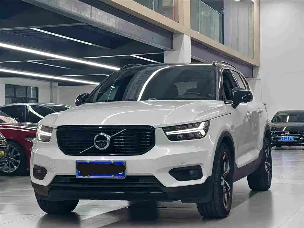 Volvo XC40 2019 — фото 1