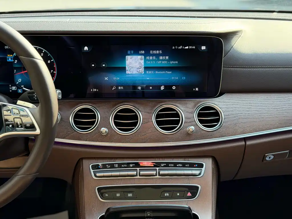 Mercedes-Benz E-Class 2023 — фото 13