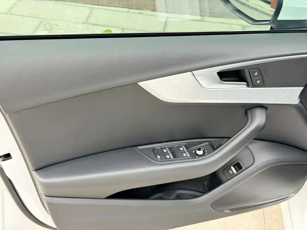 Audi A4L 2017 — фото 20