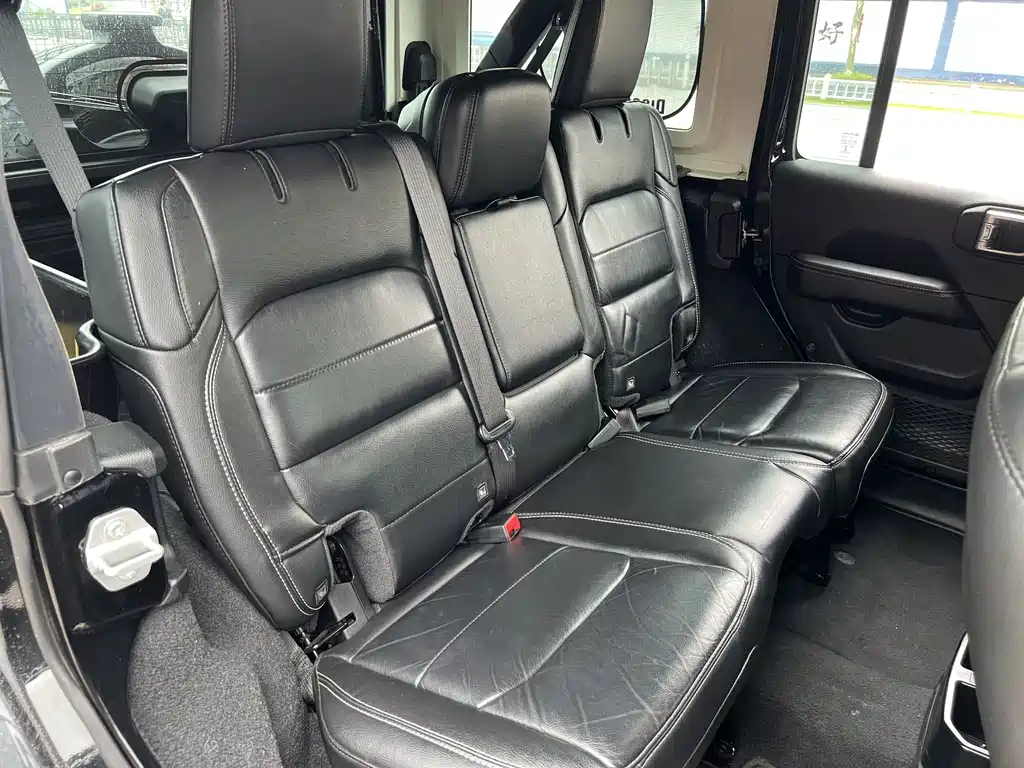 Jeep Wrangler 2021 — фото 13