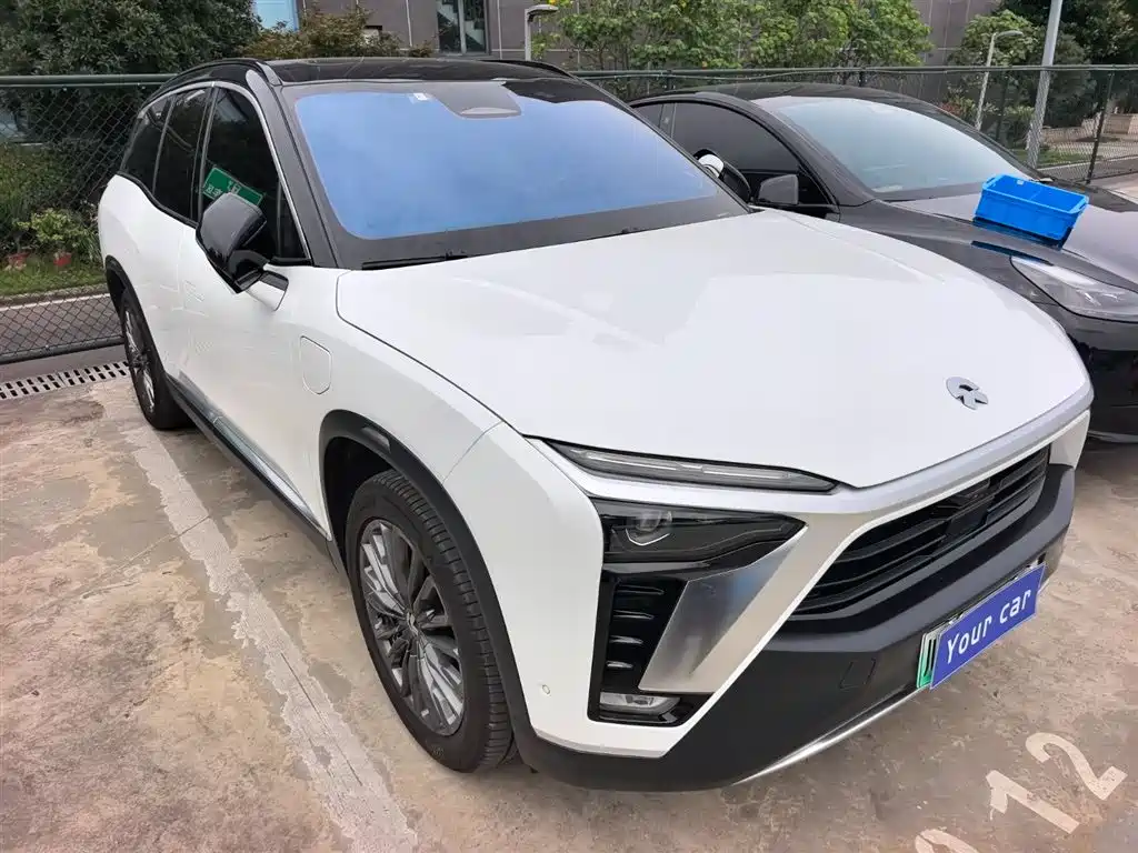 NIO ES8 2021
