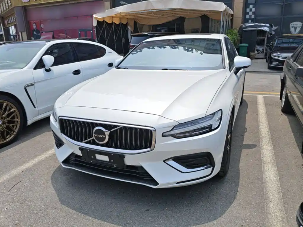 Volvo S60 2025 — фото 1