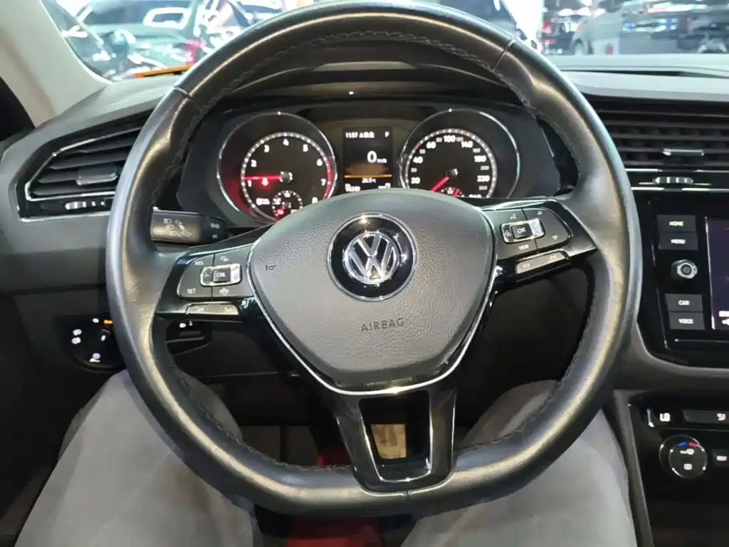 Volkswagen Tiguan L 2018 — фото 11