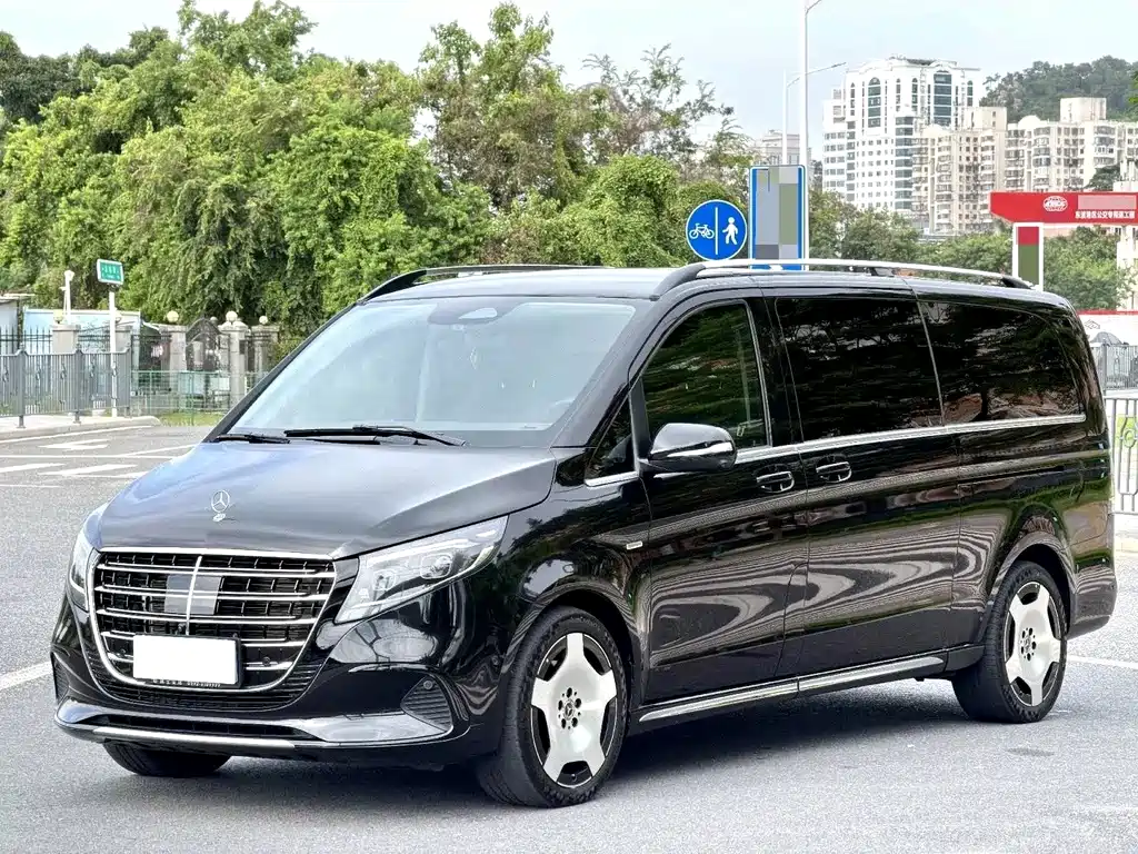 Mercedes-Benz V-Class 2025 — фото 1
