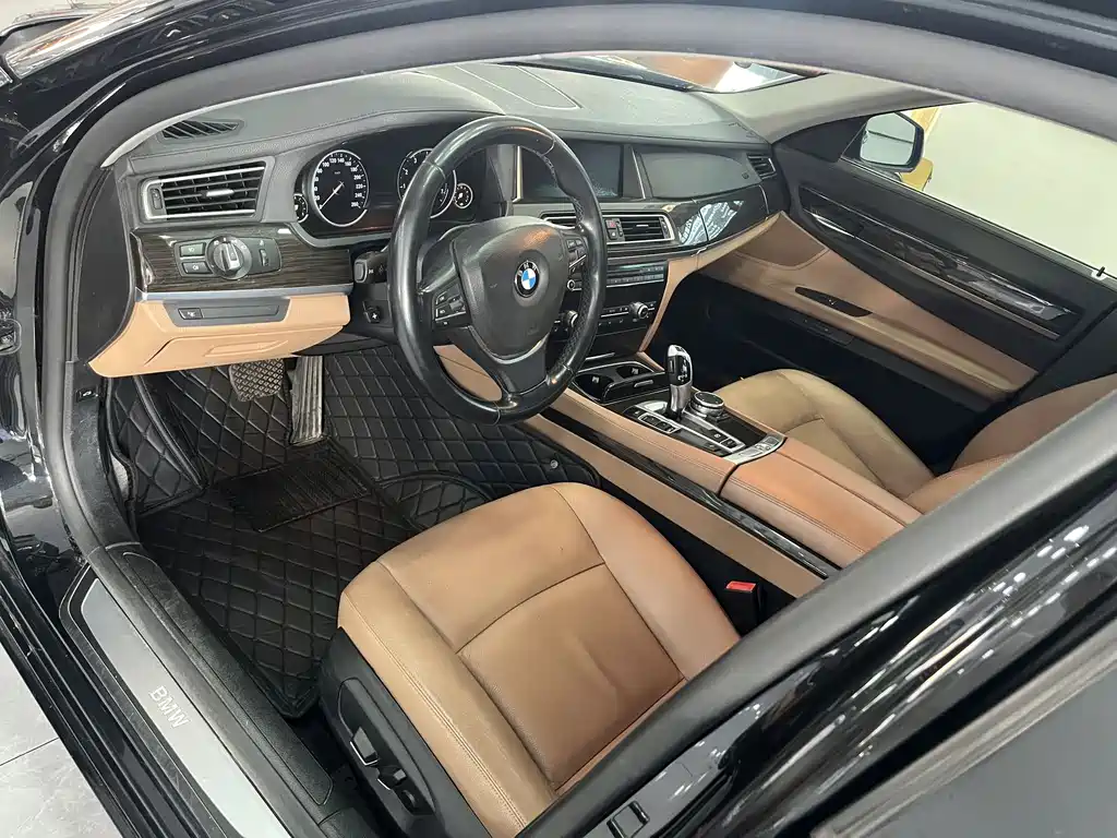 BMW 7 Series 2015 — фото 16