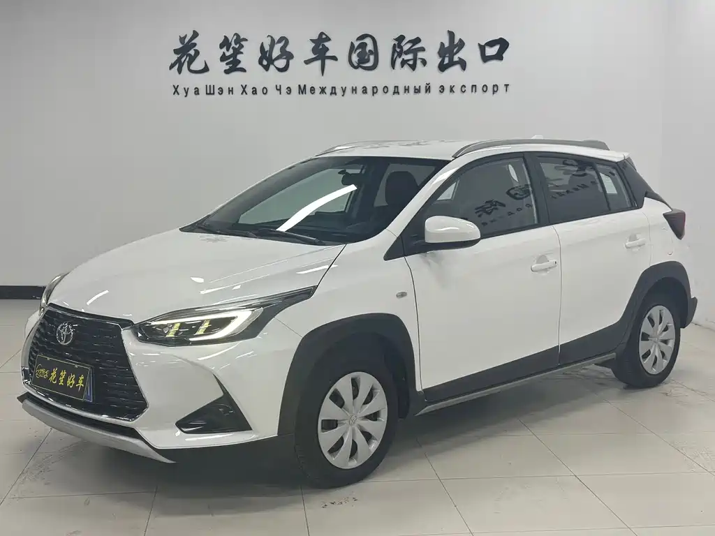 Toyota Yaris L 2023 — фото 1