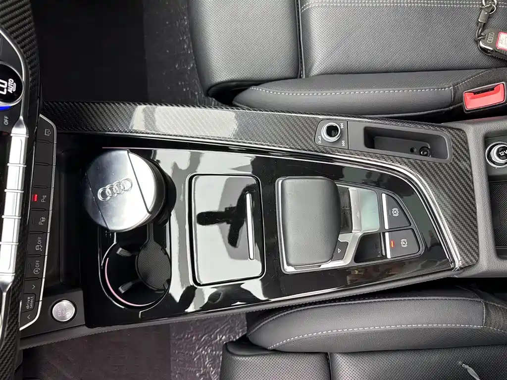 Audi A4L 2023 — фото 13