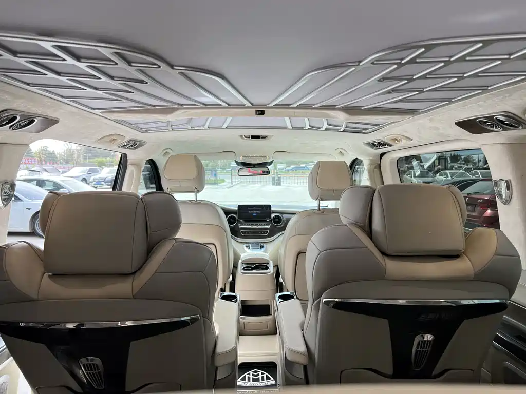 Mercedes-Benz V-Class 2022 — фото 10