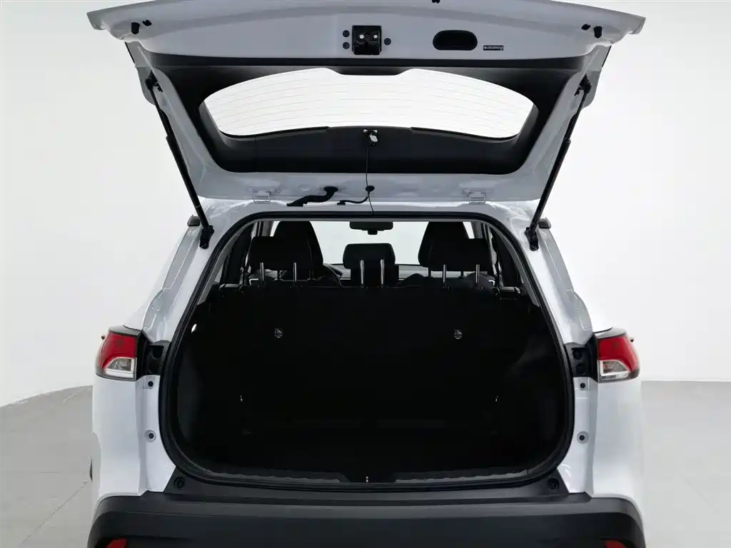 Toyota Corolla Cross 2023 — фото 16