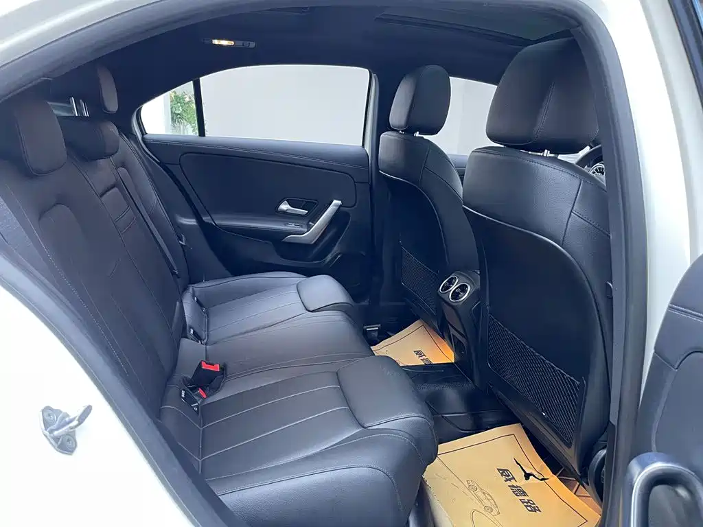 Mercedes-Benz A-Class 2022 — фото 13