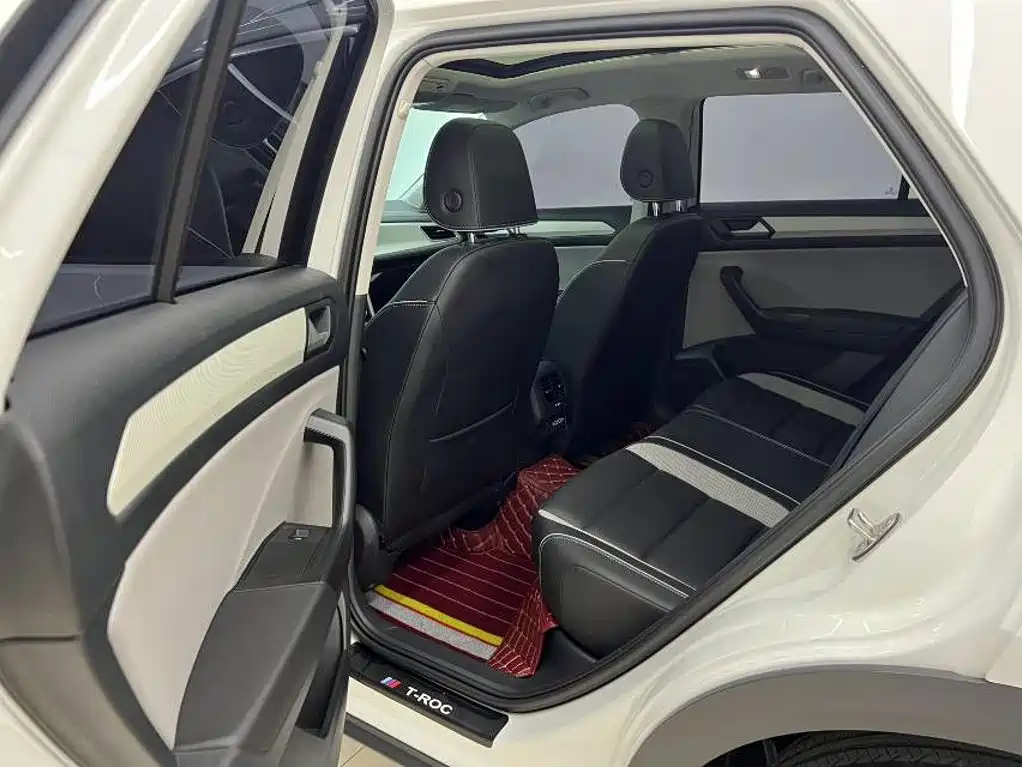 Volkswagen T-Roc 2023 — фото 11