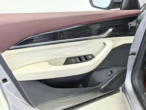 Geely Xingyue L 2022