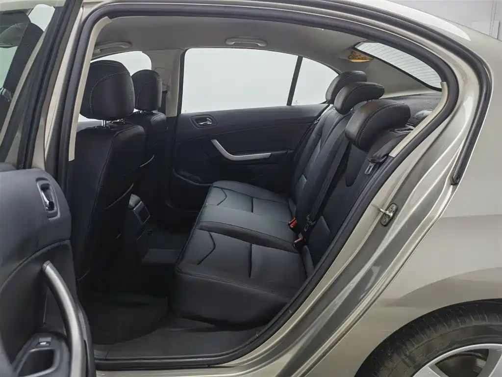 Peugeot 408 2014 — фото 15