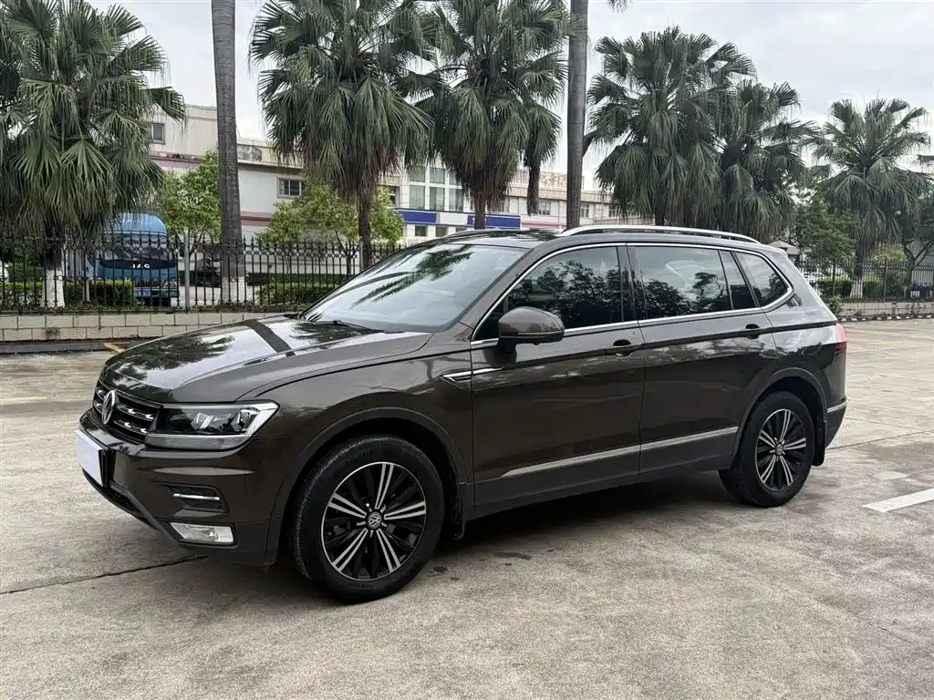 Volkswagen Tiguan L 2019 — фото 1