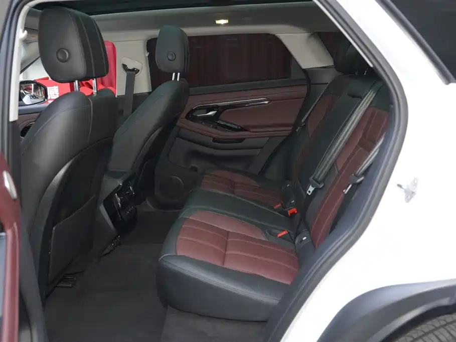 Land Rover Evoque 2023 — фото 16