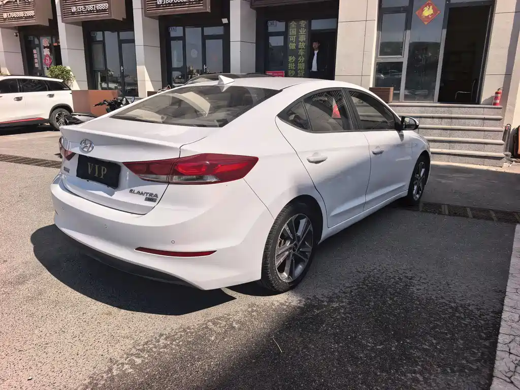 Hyundai Elantra 2016 — фото 4