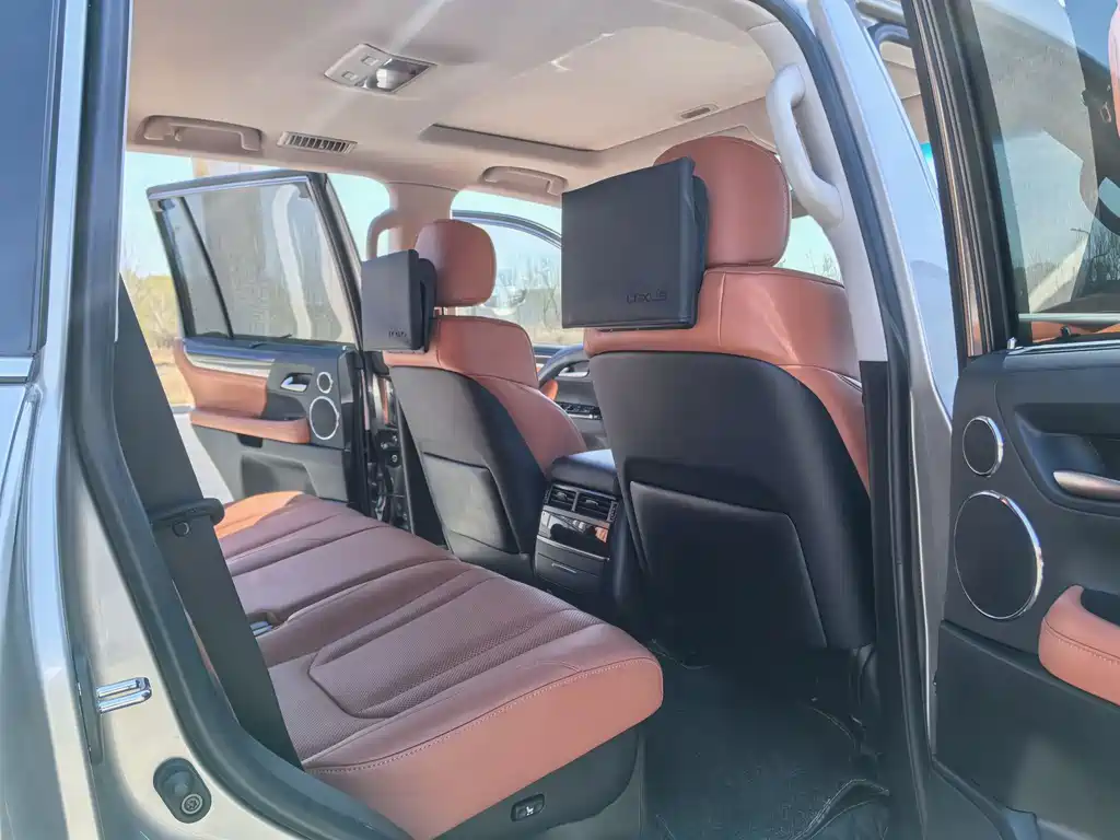Lexus LX 2018 — фото 15