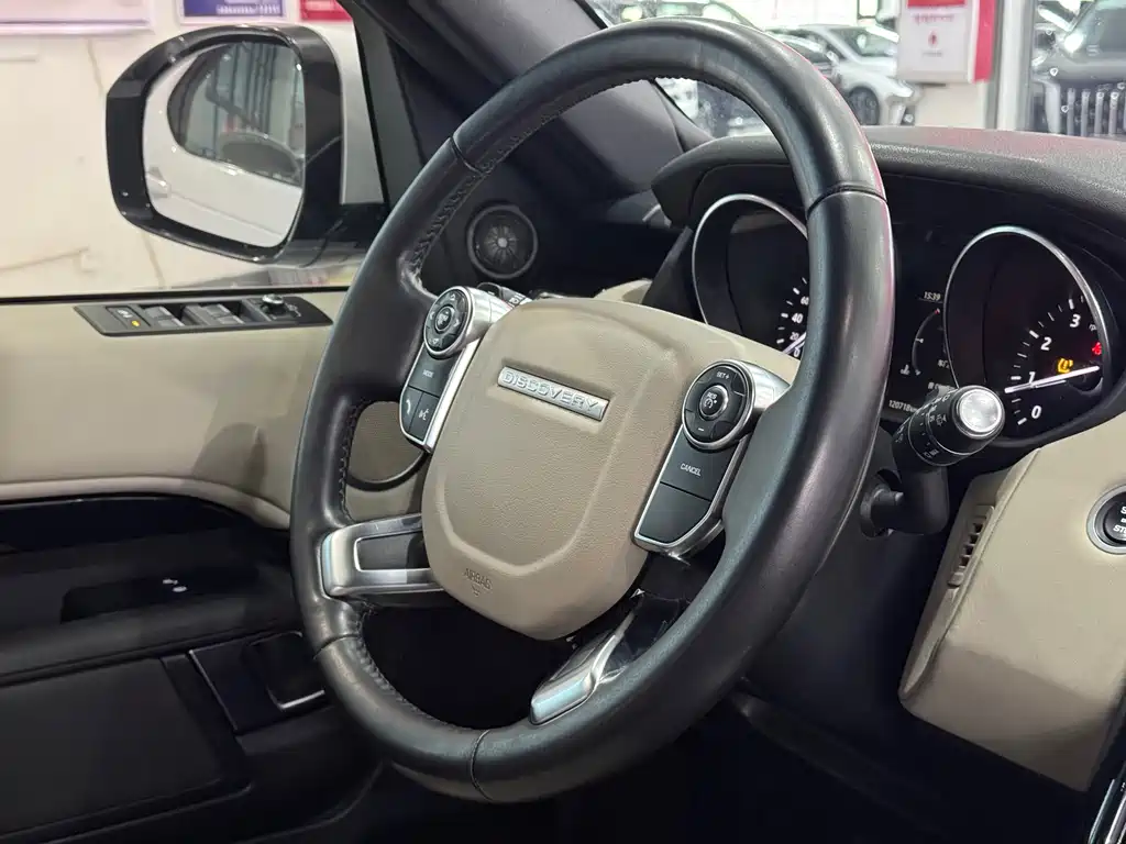 Land Rover Discovery 2018 — фото 16