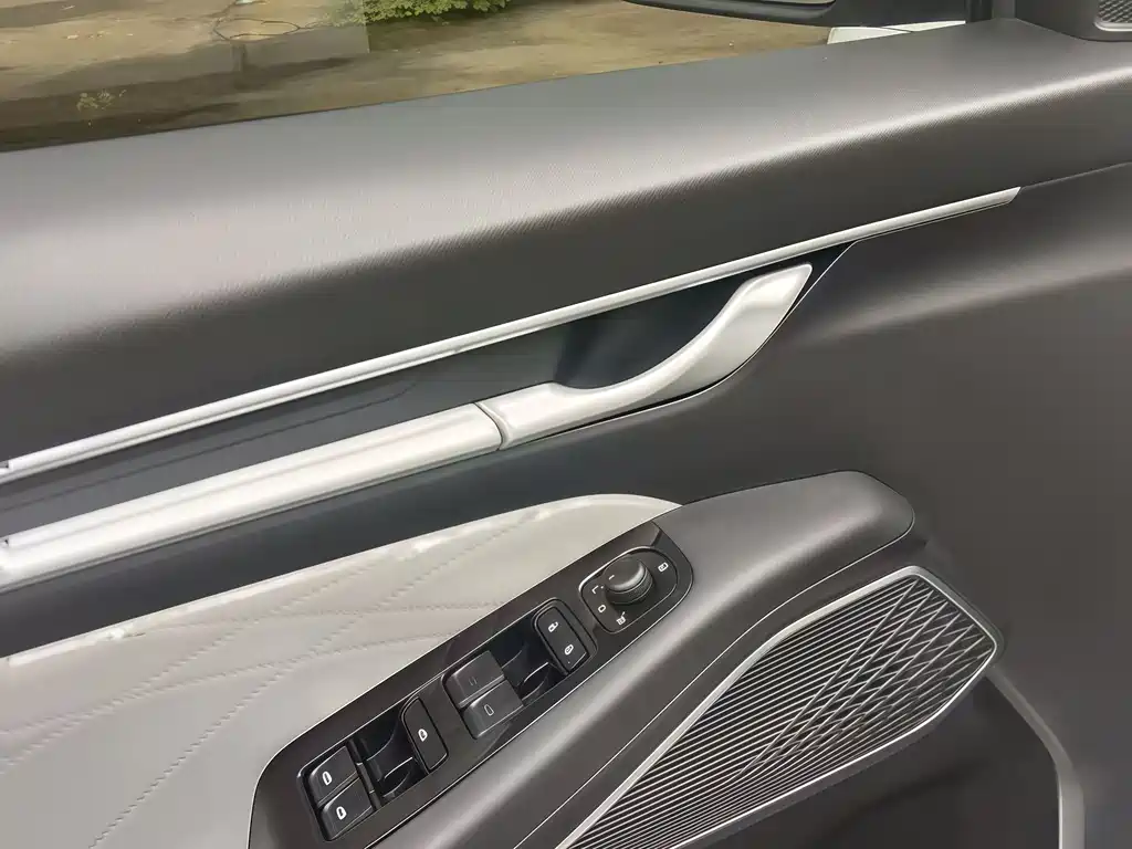 Geely Emgrand 2021