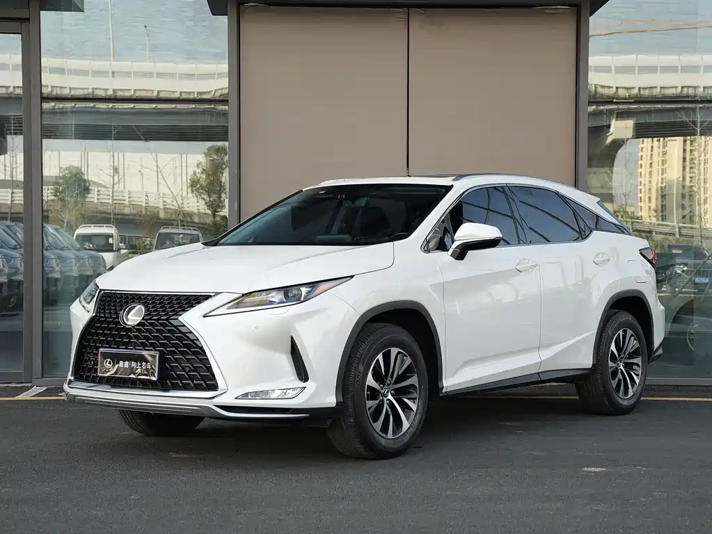 Lexus RX 2022 — фото 1