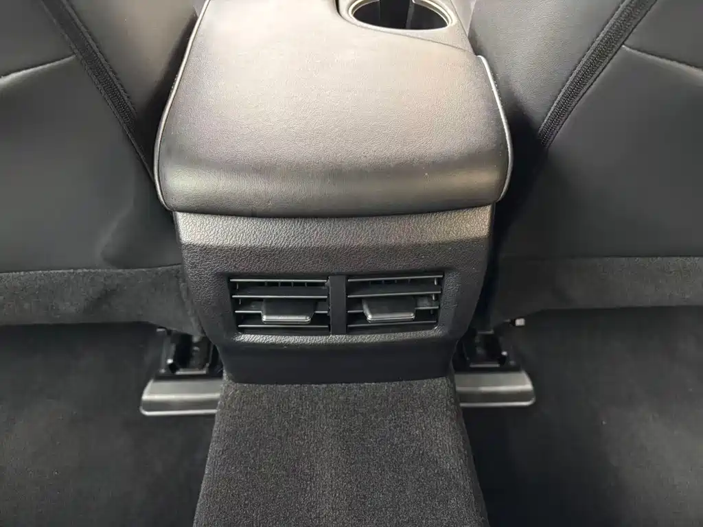 Lexus IS 2018 — фото 16