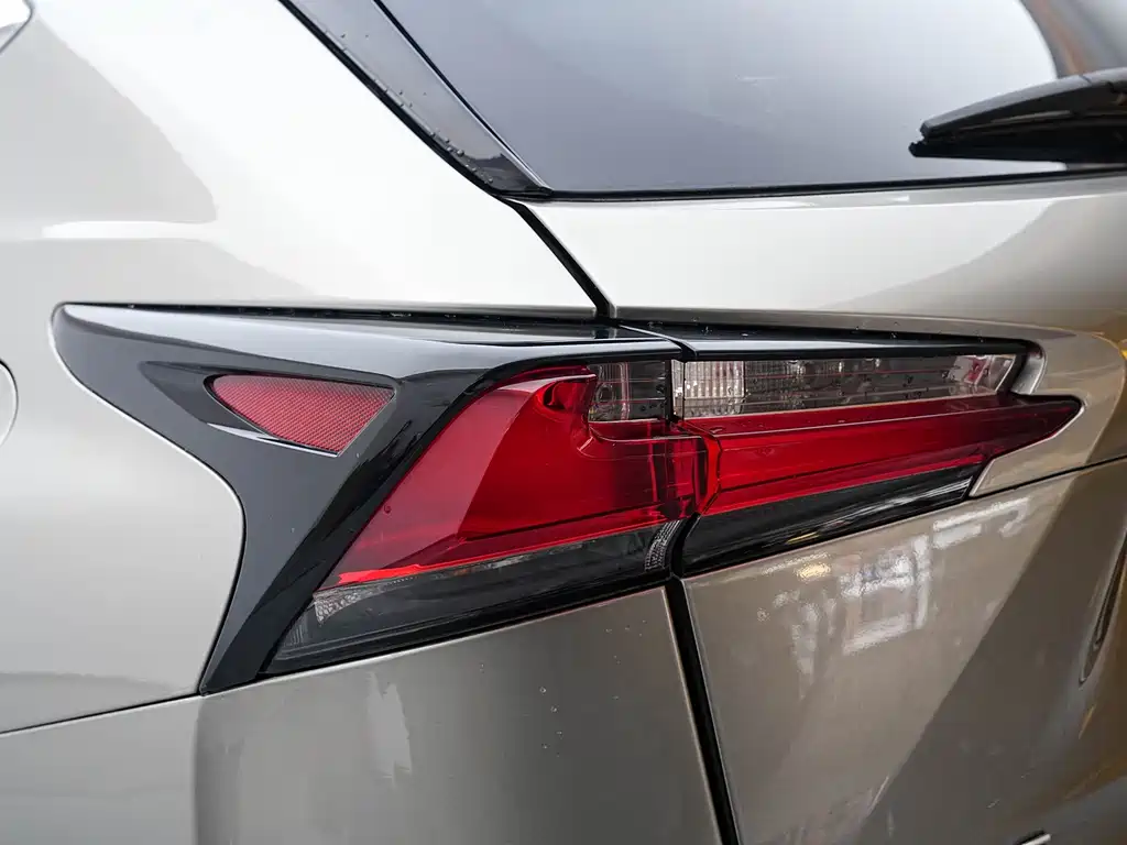 Lexus NX 2015 — фото 10