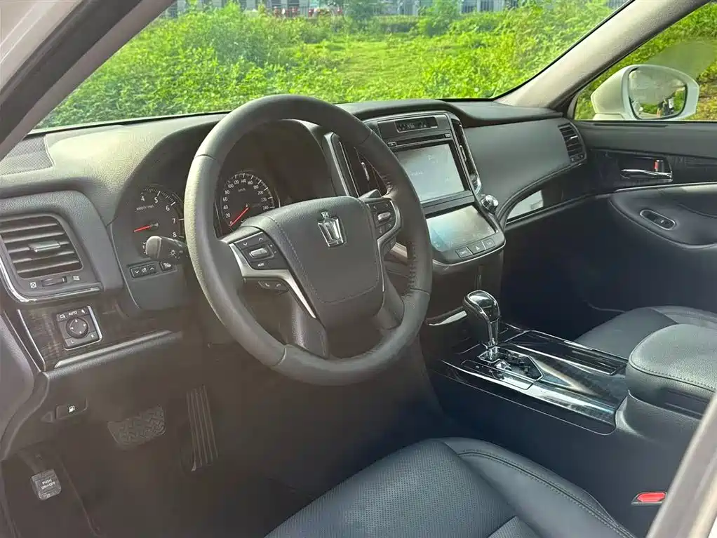 Toyota Crown 2017