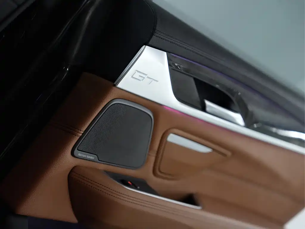 BMW 6 Series GT 2018 — фото 40