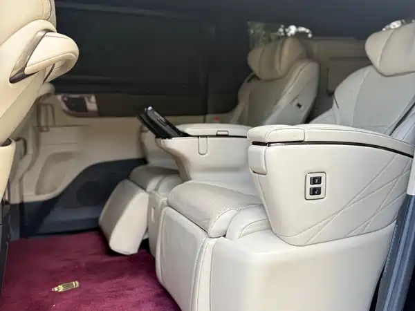 Toyota Vellfire 2024