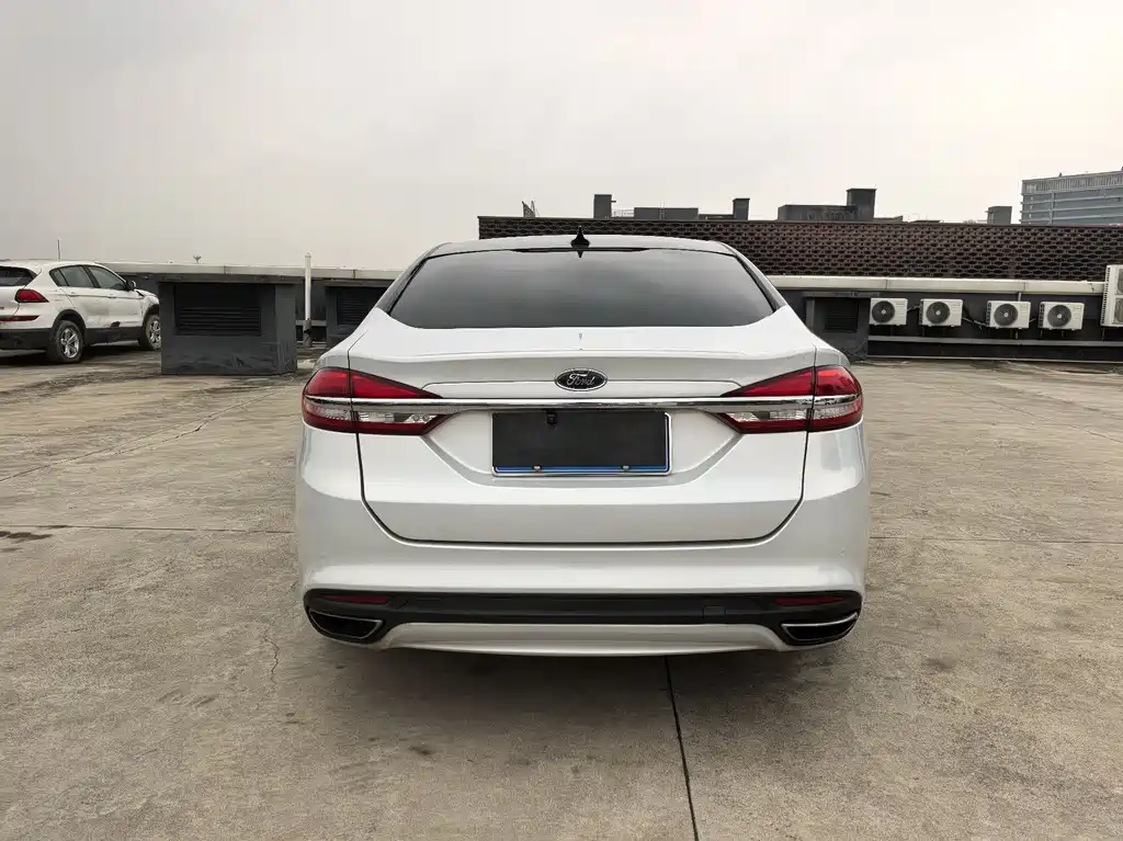 Ford Mondeo 2018 — фото 17
