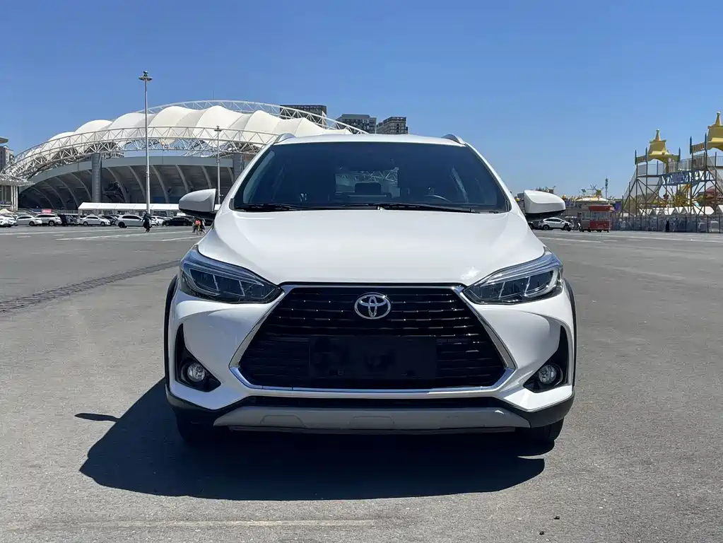 Toyota Yaris L 2023 — фото 2