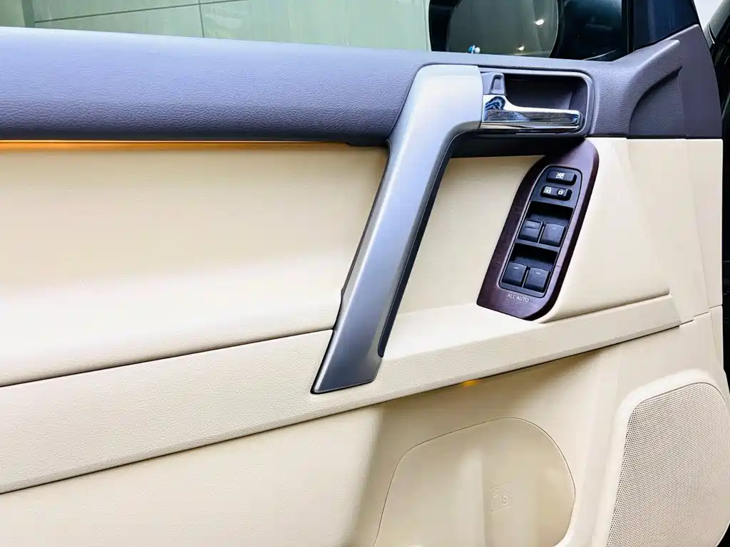 Toyota Prado 2016 — фото 11